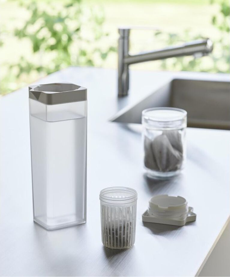 journal standard Furniture「《WEB限定予約》【tower/タワー】倒して置ける冷水筒 ティーバッグ入れ付き」|食器・キッチングッズ|