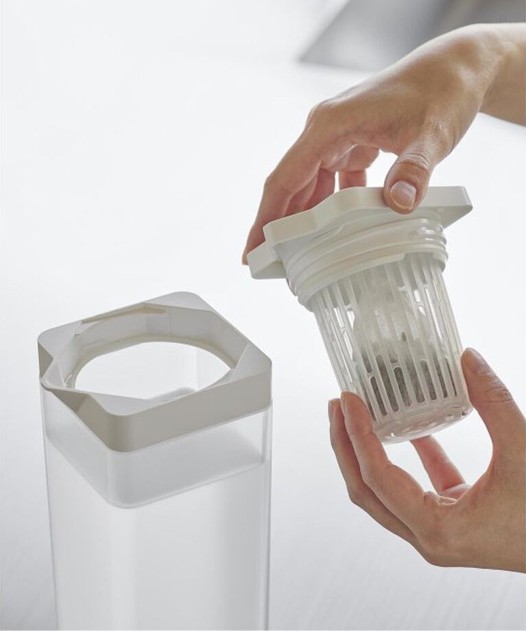 journal standard Furniture「《WEB限定予約》【tower/タワー】倒して置ける冷水筒 ティーバッグ入れ付き」|食器・キッチングッズ|