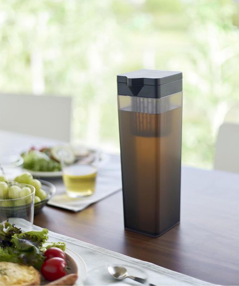 journal standard Furniture「《WEB限定予約》【tower/タワー】倒して置ける冷水筒 ティーバッグ入れ付き」|食器・キッチングッズ|