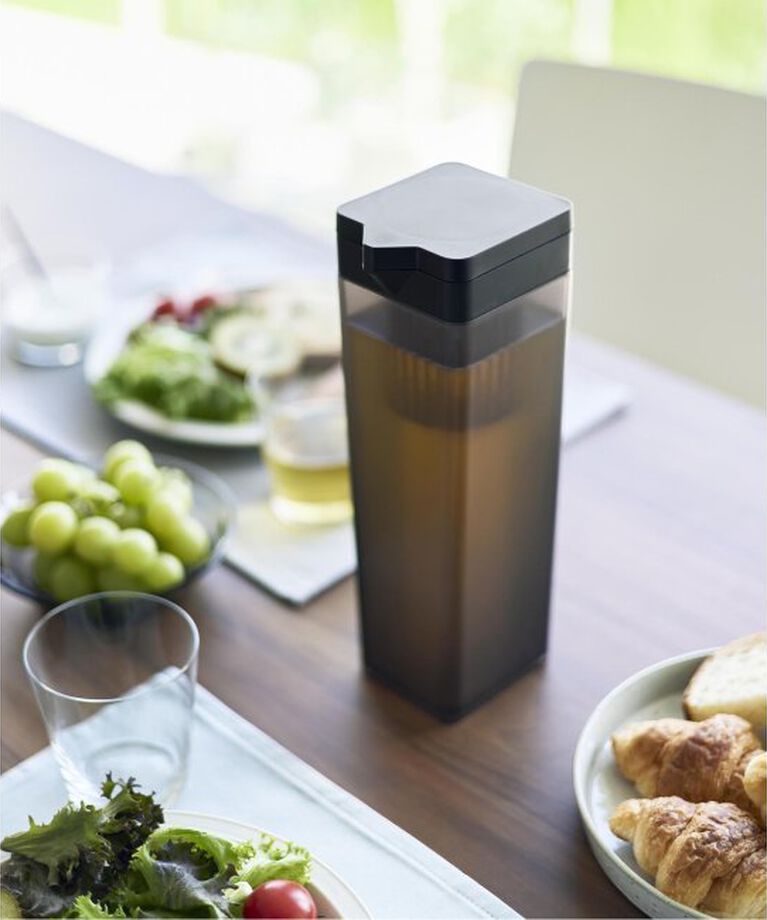 journal standard Furniture「《WEB限定予約》【tower/タワー】倒して置ける冷水筒 ティーバッグ入れ付き」|食器・キッチングッズ|