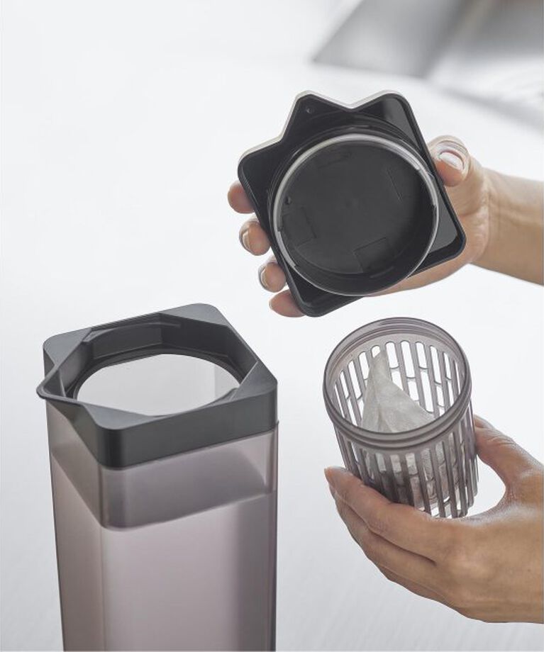 journal standard Furniture「《WEB限定予約》【tower/タワー】倒して置ける冷水筒 ティーバッグ入れ付き」|食器・キッチングッズ|