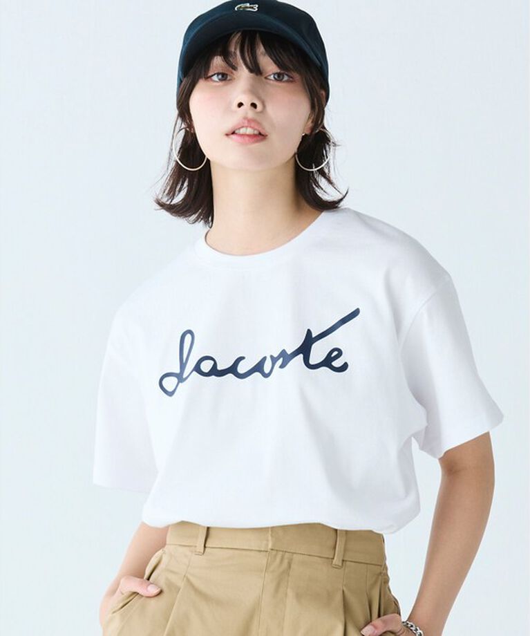 LACOSTE「【オンライン限定】LACOSTE スクリプトネームロゴ  ルーズシルエットハーフスリーブTシャツ」|Tシャツ・カットソー|