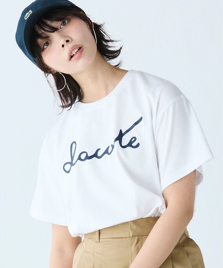 LACOSTE「【オンライン限定】LACOSTE スクリプトネームロゴ  ルーズシルエットハーフスリーブTシャツ」|Tシャツ・カットソー|