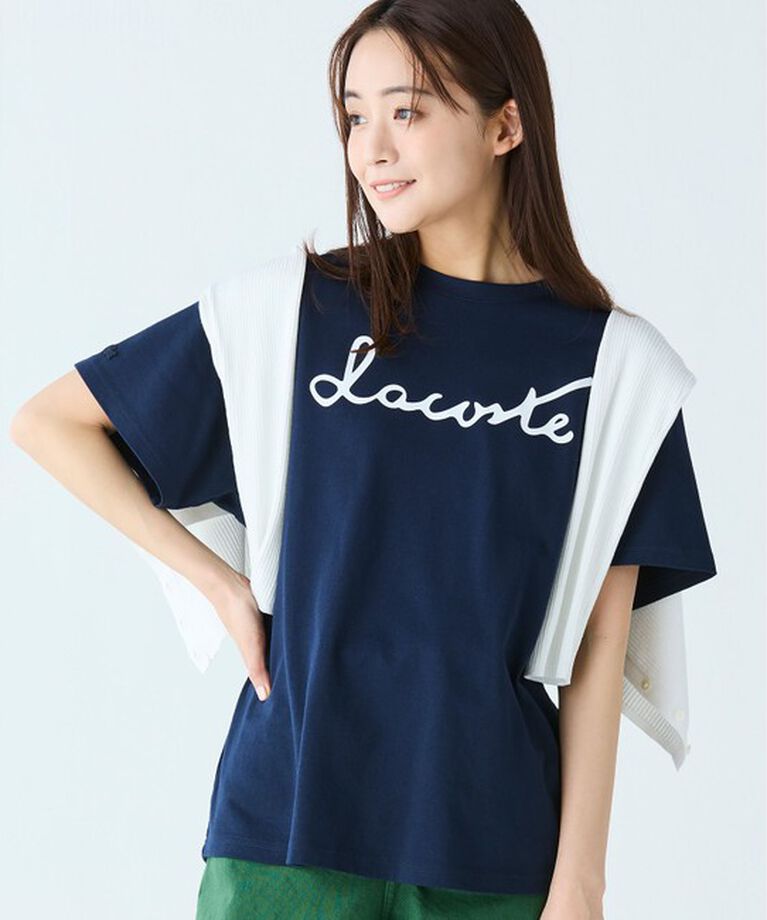 LACOSTE「【オンライン限定】LACOSTE スクリプトネームロゴ  ルーズシルエットハーフスリーブTシャツ」|Tシャツ・カットソー|ネイビー