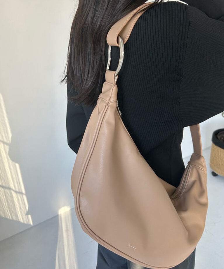  「【再入荷！】loti ワンショルダークロワッサンBAG」|トートバッグ|ベージュ