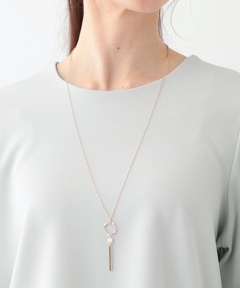 SHOO･LA･RUE「【S-LL/2点セット】女性らしく好印象 アクセ付き カットジョーゼット トップス」|Tシャツ・カットソー|