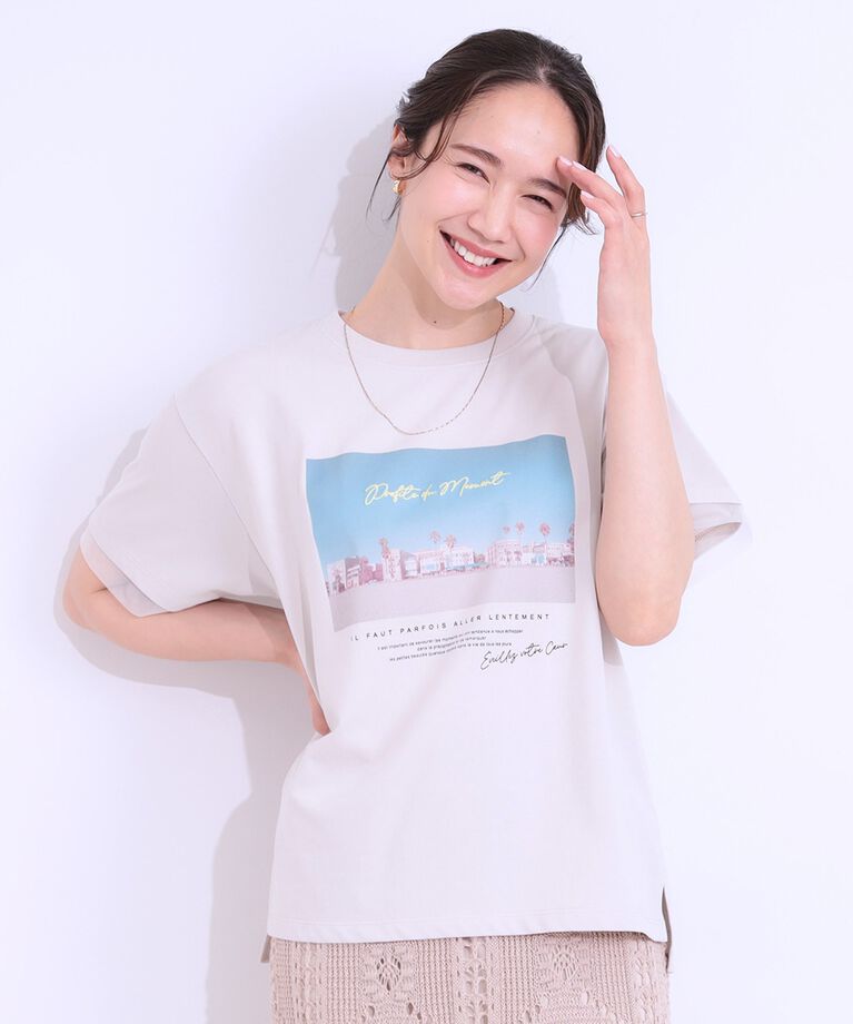 SHOO･LA･RUE「【S-LL/接触冷感/UVカット】選べる3柄 お袖チュールで差をつける ロゴプリントTシャツ」|Tシャツ・カットソー|