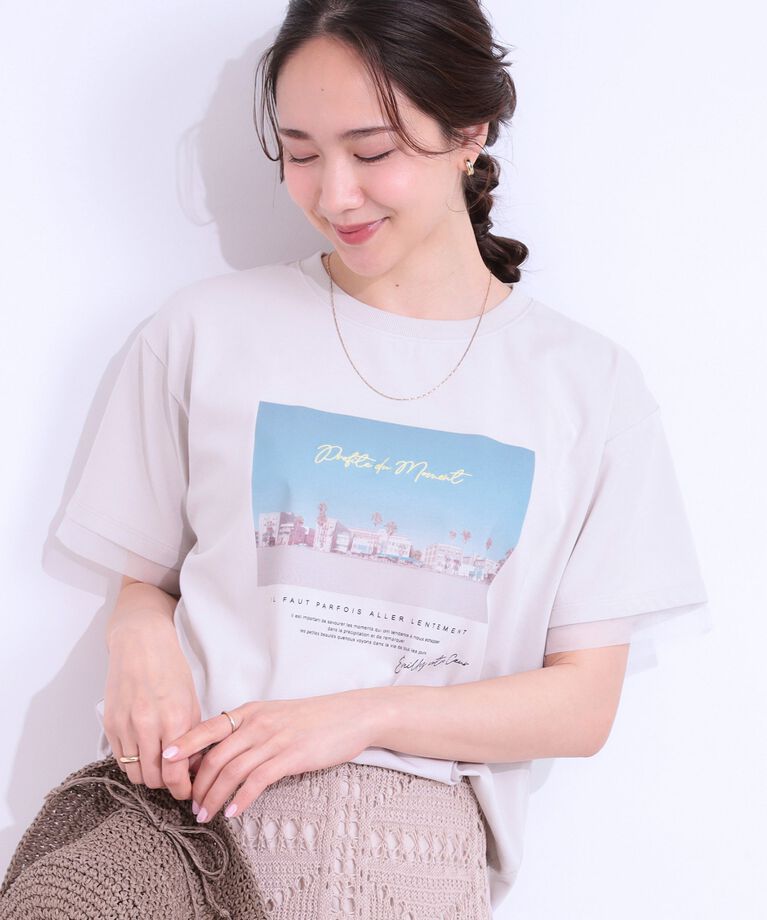 SHOO･LA･RUE「【S-LL/接触冷感/UVカット】選べる3柄 お袖チュールで差をつける ロゴプリントTシャツ」|Tシャツ・カットソー|グレージュ(050)