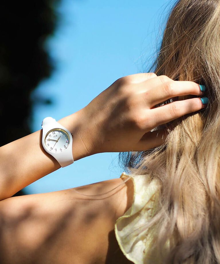ICE-WATCH「〈ICE-WATCH(ｱｲｽｳｫｯﾁ)〉ICE glam ｺﾞｰﾙﾄﾞﾎﾜｲﾄ ﾅﾝﾊﾞｰｽﾞ ｽﾓｰﾙ」|腕時計|