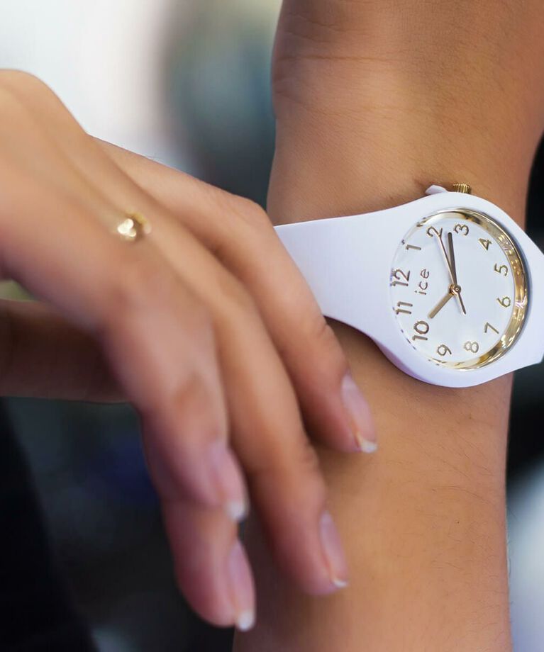 ICE-WATCH「〈ICE-WATCH(ｱｲｽｳｫｯﾁ)〉ICE glam ｺﾞｰﾙﾄﾞﾎﾜｲﾄ ﾅﾝﾊﾞｰｽﾞ ｽﾓｰﾙ」|腕時計|