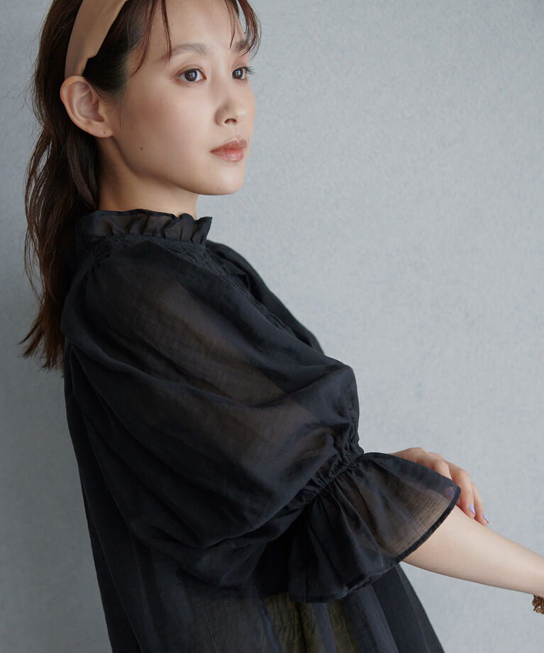 VIS「【高橋愛さんコラボ】上品な透け感で透明感をプラス。シアーブラウス」|シャツ・ブラウス|