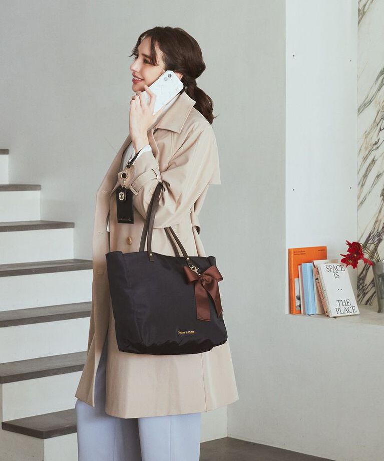 Maison de FLEUR「リボンチャーム付き3ルームトートバッグ」|トートバッグ|