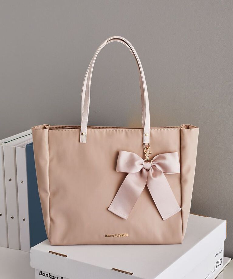 Maison de FLEUR「リボンチャーム付き3ルームトートバッグ」|トートバッグ|ベージュ