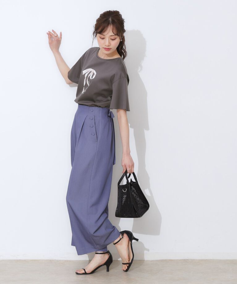 Couture broach「【マシンウォッシャブル・接触冷感・UV機能】60リボンロゴプリント フレアーT」|Tシャツ・カットソー|