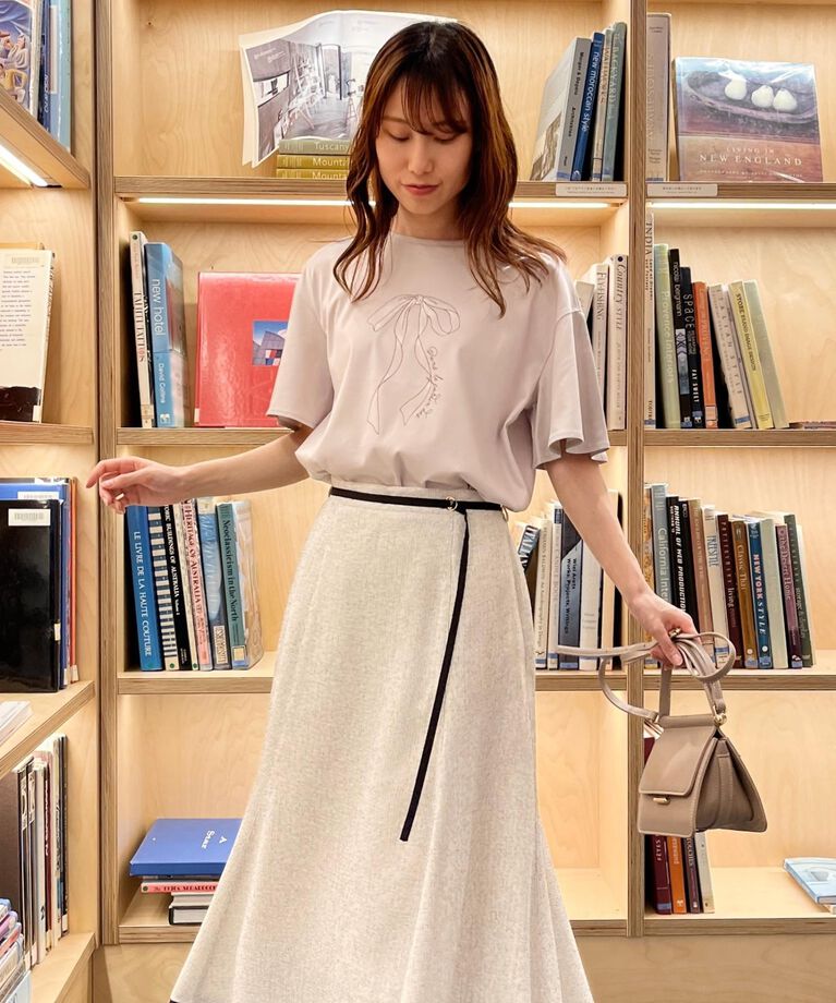 Couture broach「【マシンウォッシャブル・接触冷感・UV機能】60リボンロゴプリント フレアーT」|Tシャツ・カットソー|
