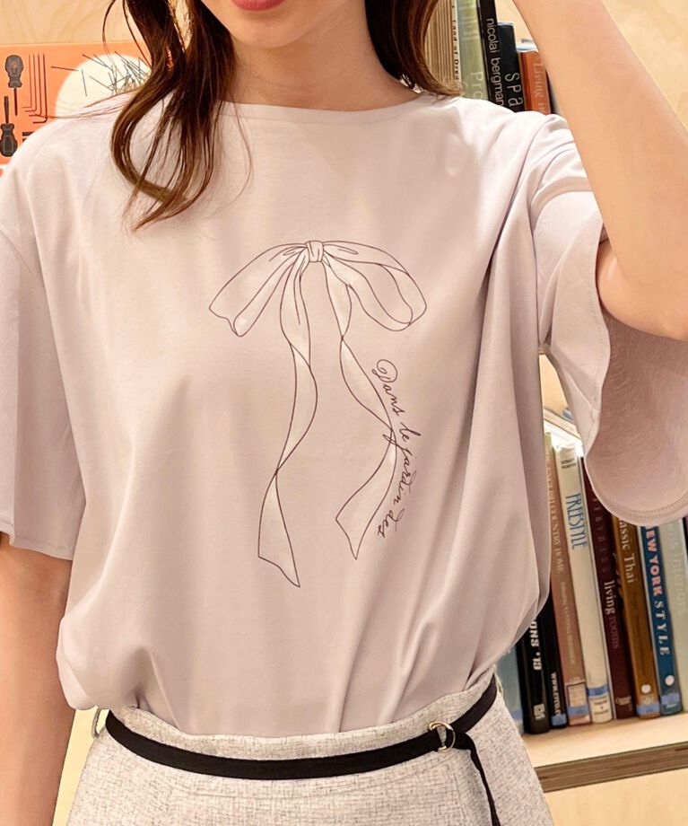 Couture broach「【マシンウォッシャブル・接触冷感・UV機能】60リボンロゴプリント フレアーT」|Tシャツ・カットソー|