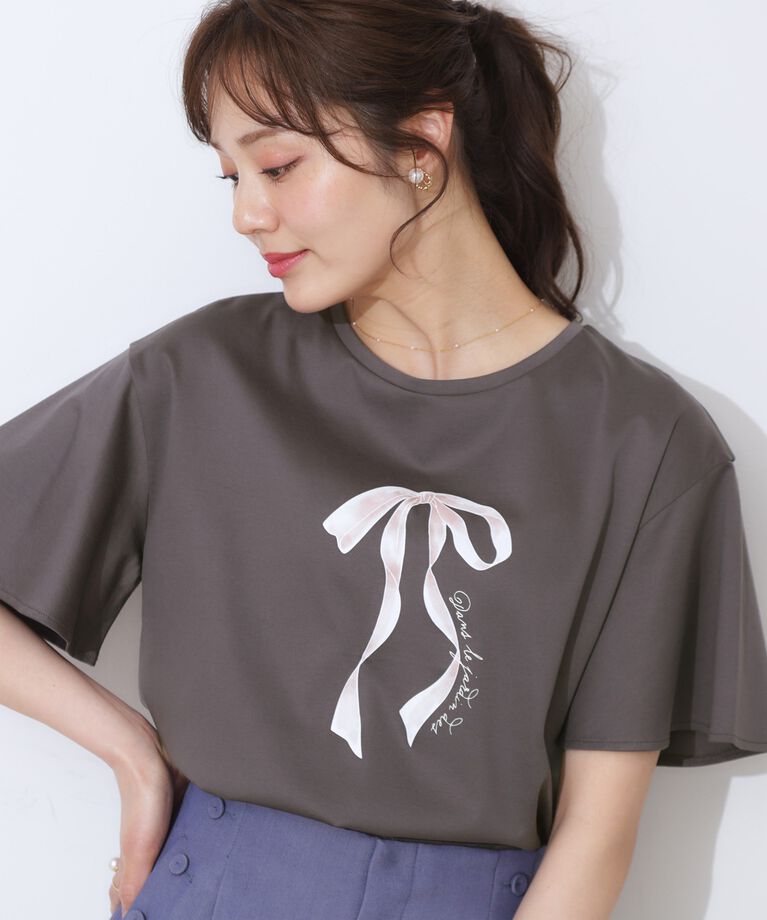 Couture broach「【マシンウォッシャブル・接触冷感・UV機能】60リボンロゴプリント フレアーT」|Tシャツ・カットソー|チャコールグレー(0