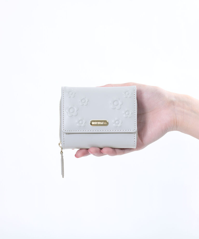 MARY QUANT「サイドデイジーエンボス ミニウォレット」|財布|ライトブルー