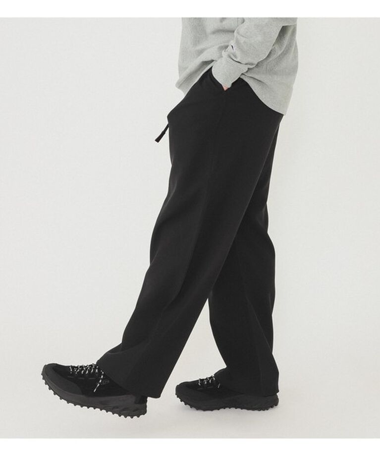 BEAMS「【別注】Gramicci / ドライタッチ ワイド スラックス」|チノ|BLACK