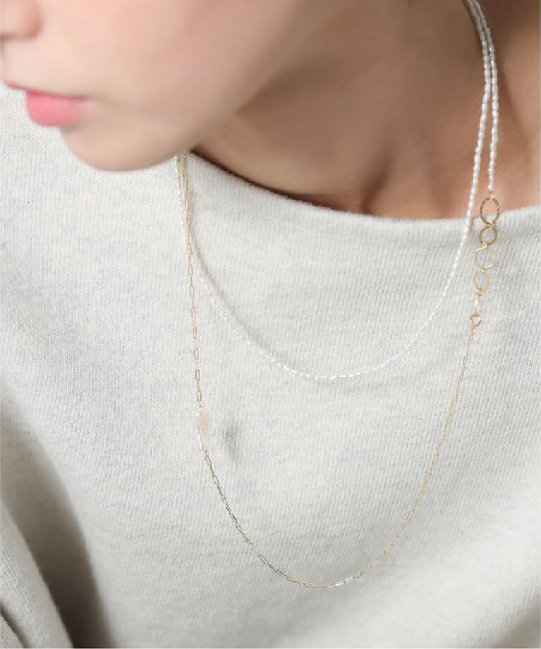 Lilas by Spick&Span「ライスパール*テクスチャーパーツロングネックレス K10」|ネックレス|
