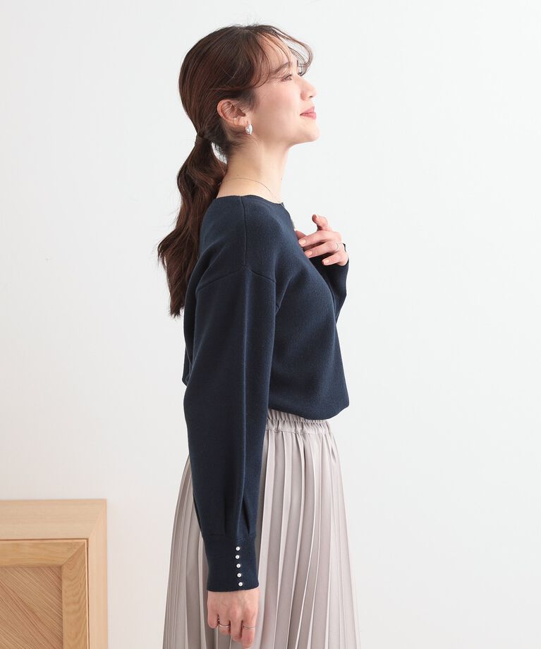 SHOO･LA･RUE「【洗える/S-LL】大人上品 お袖パール調ボタン付き ボートネックニット」|ニット・セーター|