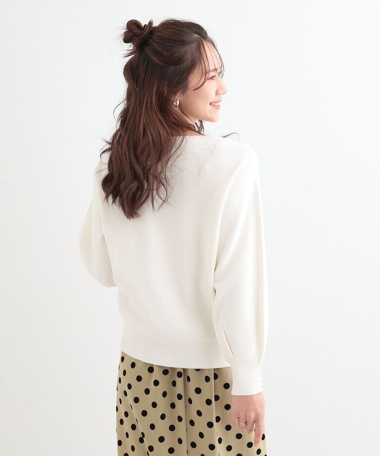 SHOO･LA･RUE「【洗える/S-LL】大人上品 お袖パール調ボタン付き ボートネックニット」|ニット・セーター|