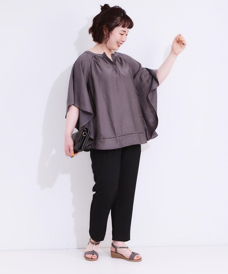SHOO･LA･RUE「【洗える/S-LL/接触冷感】涼しく体型カバー お袖フレア ドレープブラウス」|シャツ・ブラウス|